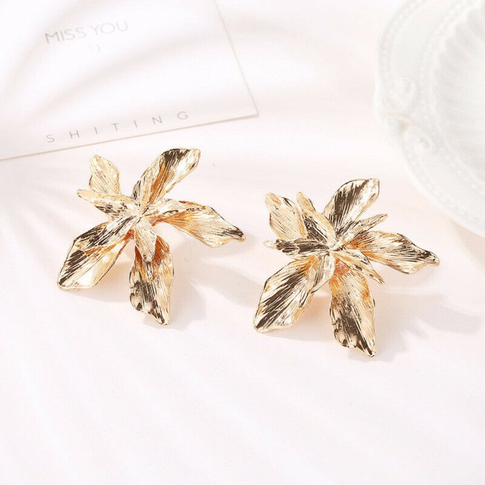 NEW Gold Stud Earrings - Picture 2 of 3